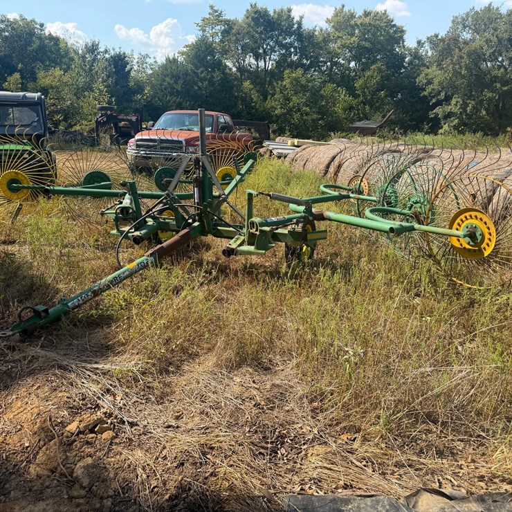 JOHN DEERE 702
