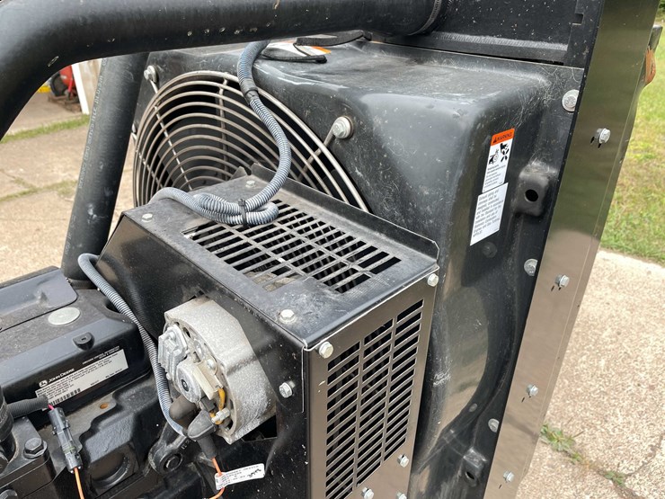 2010-john-deere-6-image-35