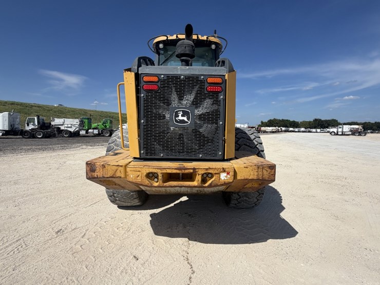 2015-john-deere-9-image-6