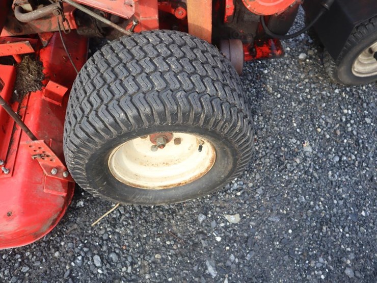 gravely-master-zero-turn-mower-image-12