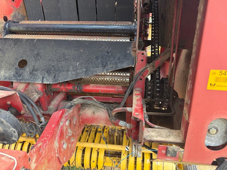 new-holland-br740a-image-61