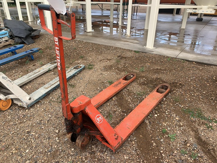 pallet-jack-image-1