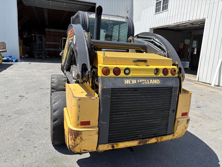new-holland-l228-image-9