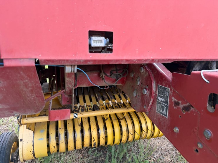 new-holland-br740a-image-69