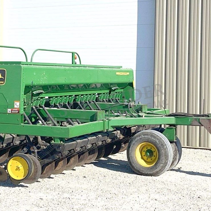 JOHN DEERE 750