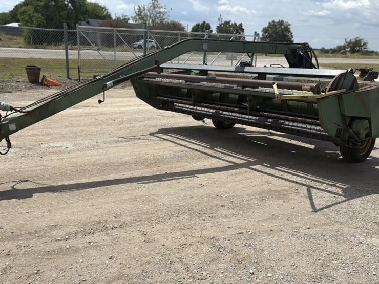 john-deere-300-image-1