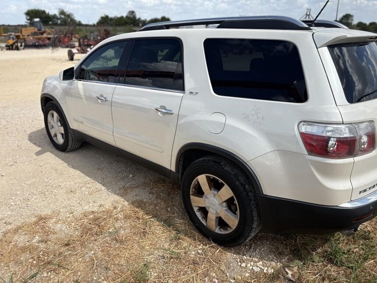 2008-gmc-acadia-image-6