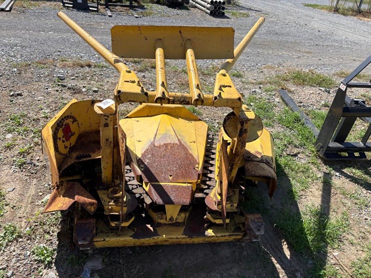 new-holland-824-image-3