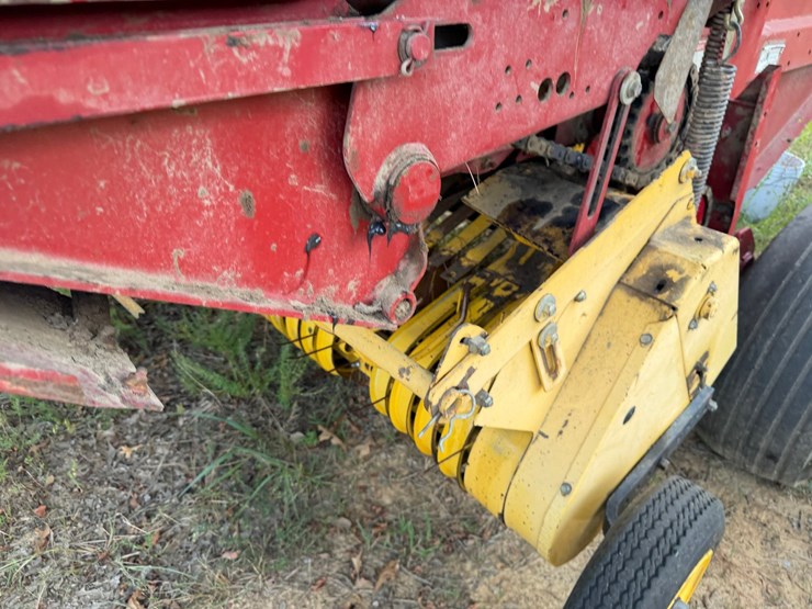 new-holland-br740a-image-59