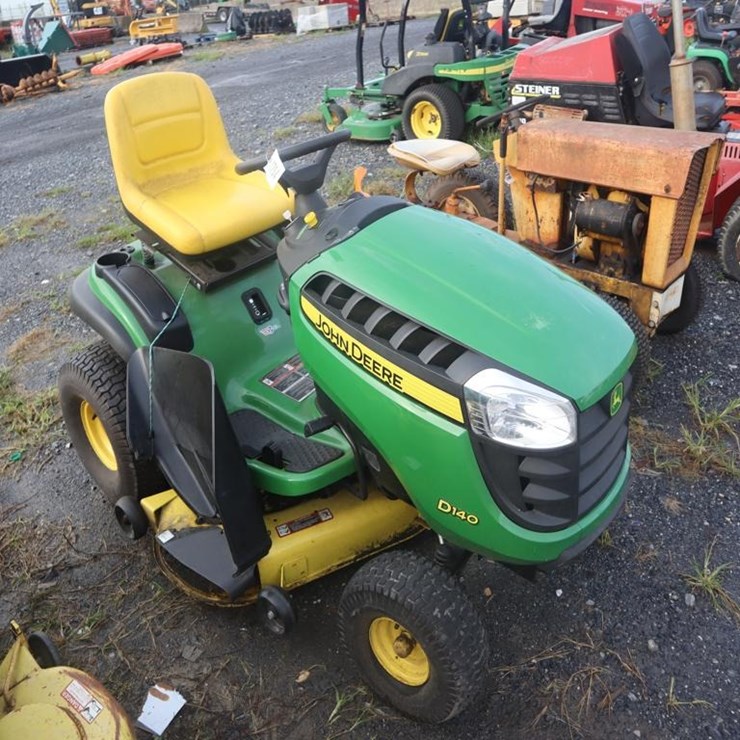 JOHN DEERE D140