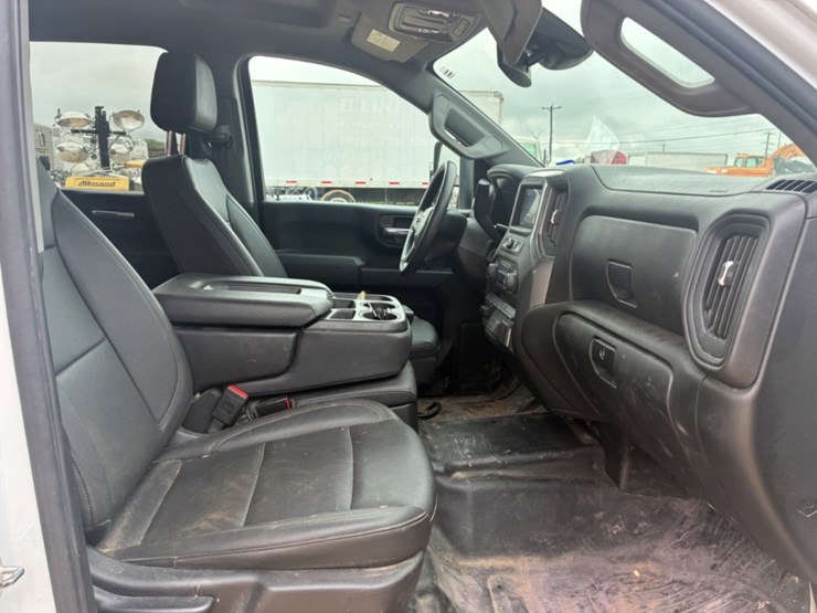 2024-chevrolet-silverado-3500hd-image-8