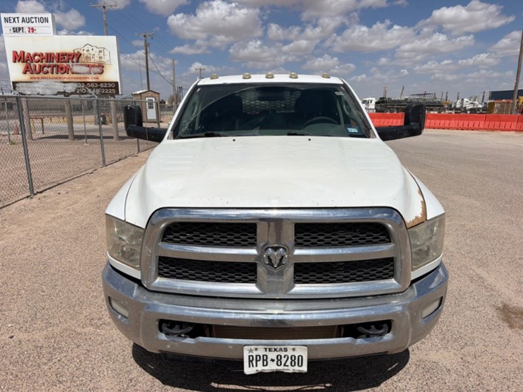 2017-dodge-ram-3500-image-2