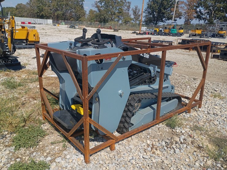 #26907-•-2026-diesel-sdlanch-ssl1200-mini-skid-steer-image-4