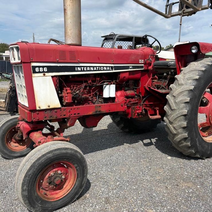INTERNATIONAL 686