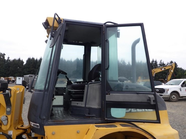 2014-deere-244j-image-26
