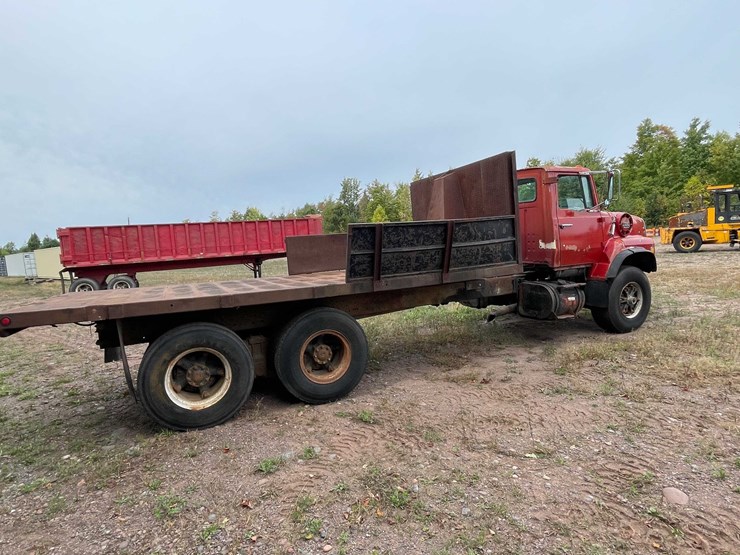 #5049-•-1980-ford-t/a-flatbed-dump-truck-(has-mi-title)-image-5