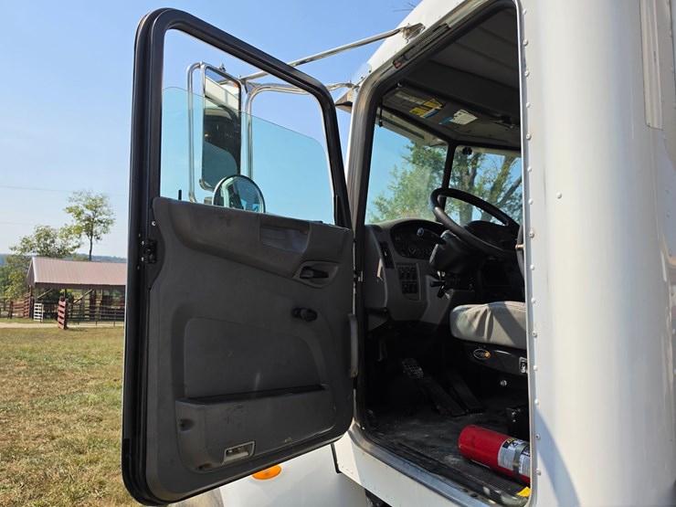 2012-peterbilt-382-image-71
