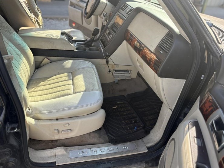 2003-lincoln-navigator-image-18