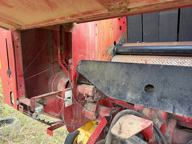 new-holland-br740a-image-63