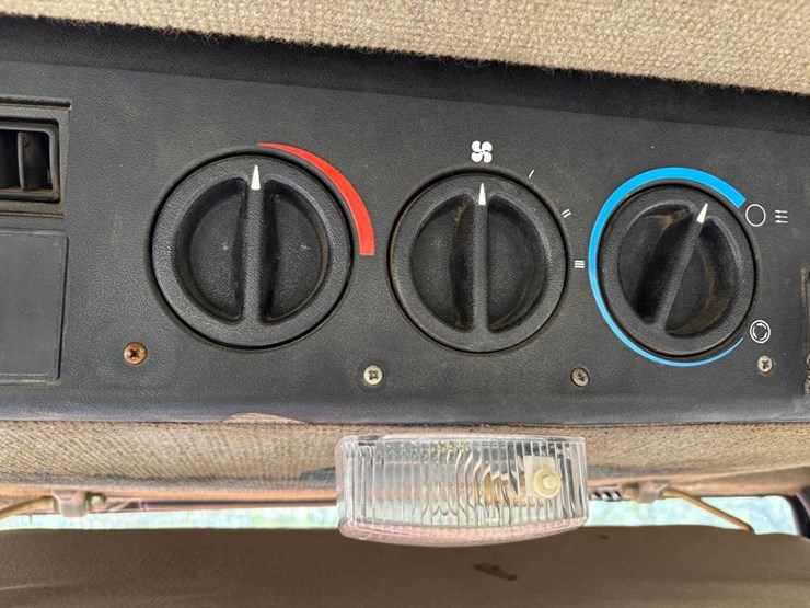 case-ih-685-image-25