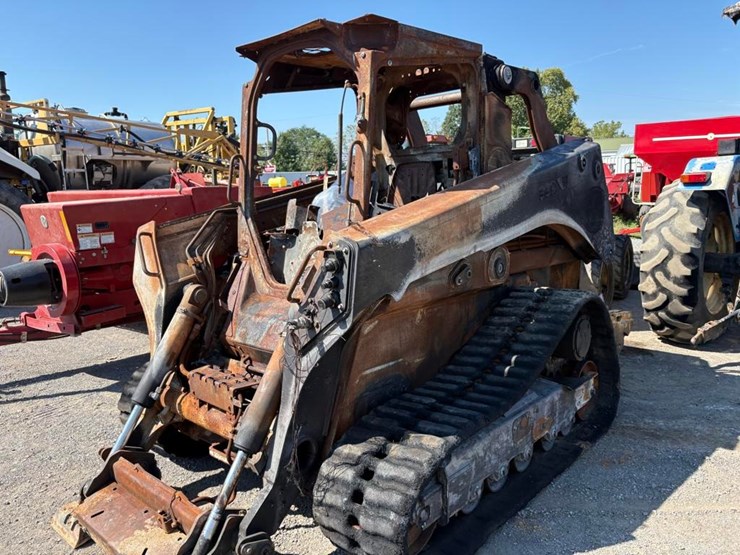 2025-deere-333g-image-1