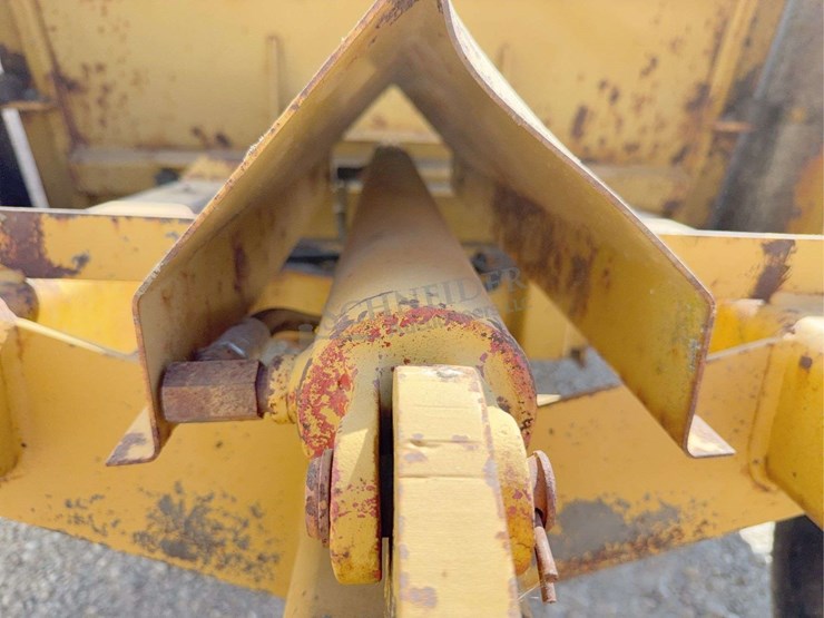holcomb-pull-type-ejector-scraper-image-32