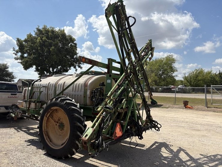 l2---great-plains-sprayer-1000-gallons-image-7