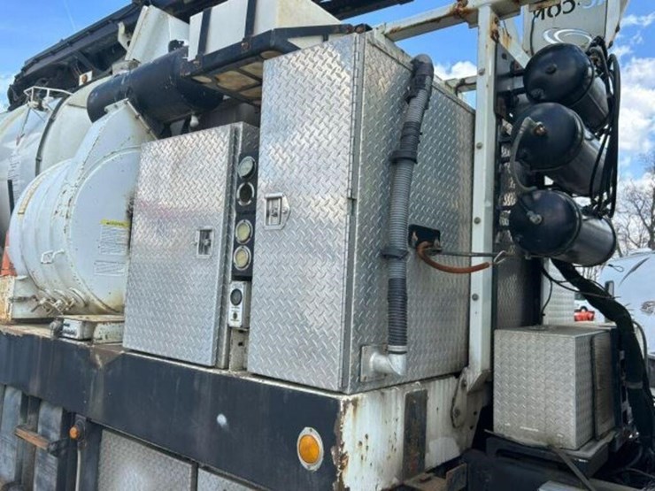 2014-peterbilt-567-image-63