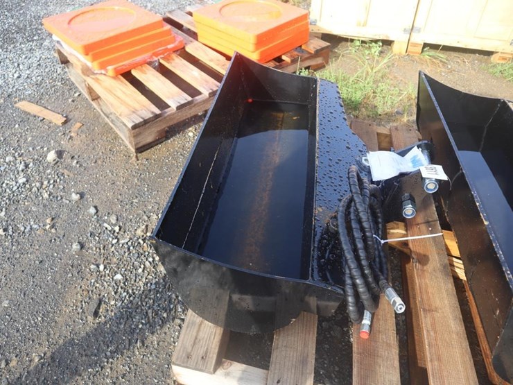 tpm-32"-hydraulic-tilt-bucket-image-3