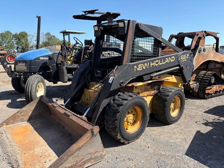 new-holland-lx885-image-1