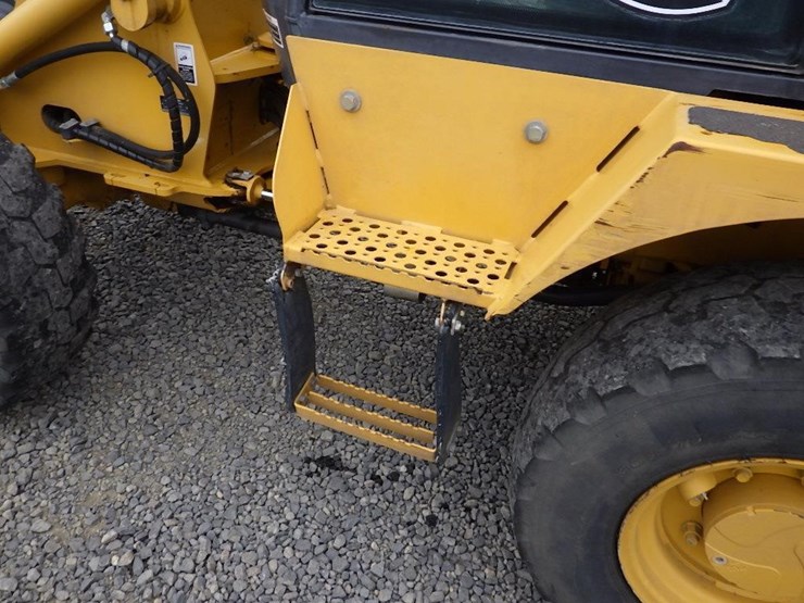 2014-deere-244j-image-18