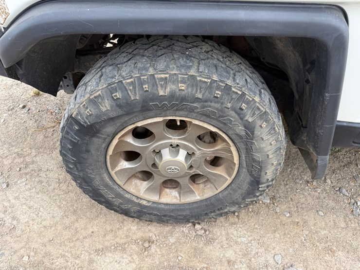 2011-toyota-fj-cruiser-image-33