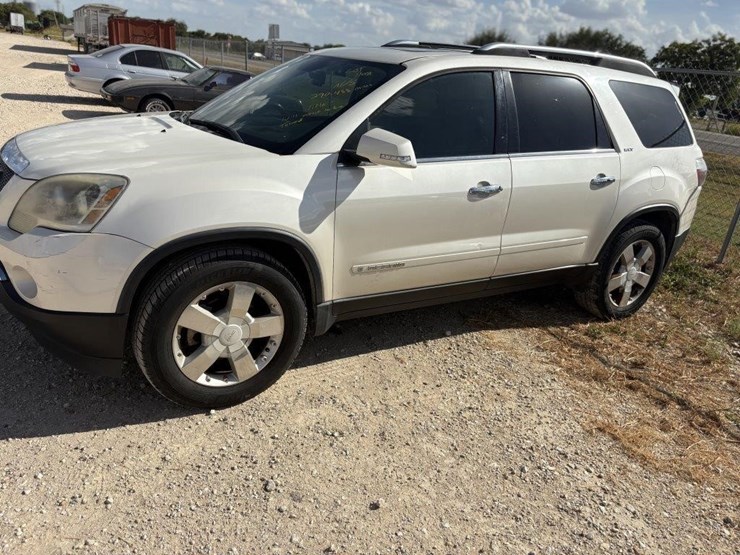 2008-gmc-acadia-image-1
