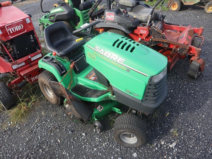 john-deere-sabre-riding-mower-image-2