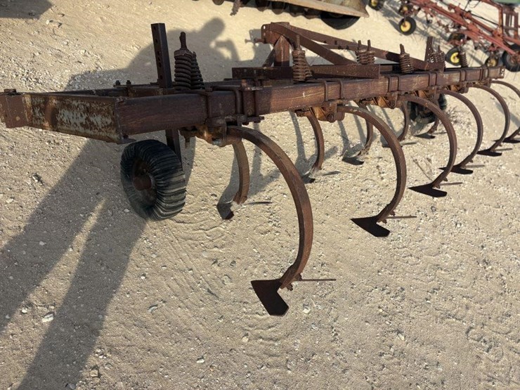 l2---14'-3pt-chisel-plow-image-8