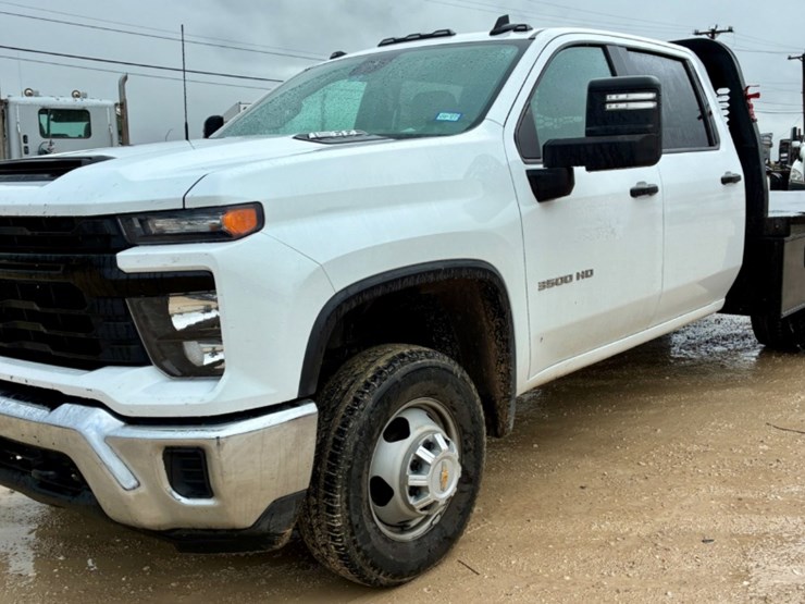 2024-chevrolet-silverado-3500hd-image-1