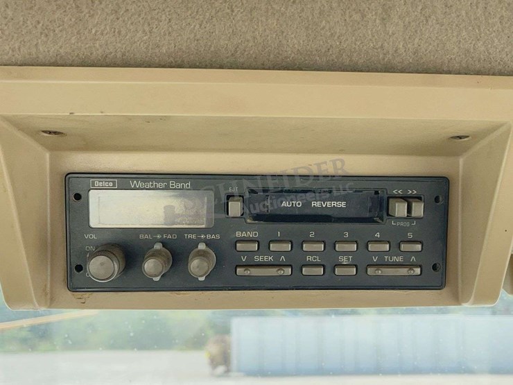 1994-john-deere-8400-image-58