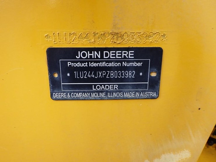 2014-deere-244j-image-36