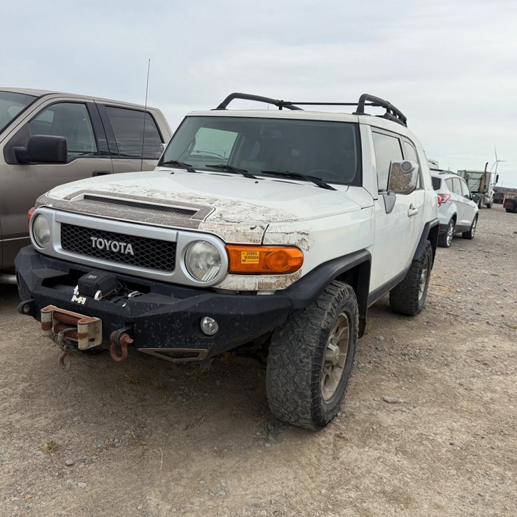 2011 TOYOTA FJ CRUISER