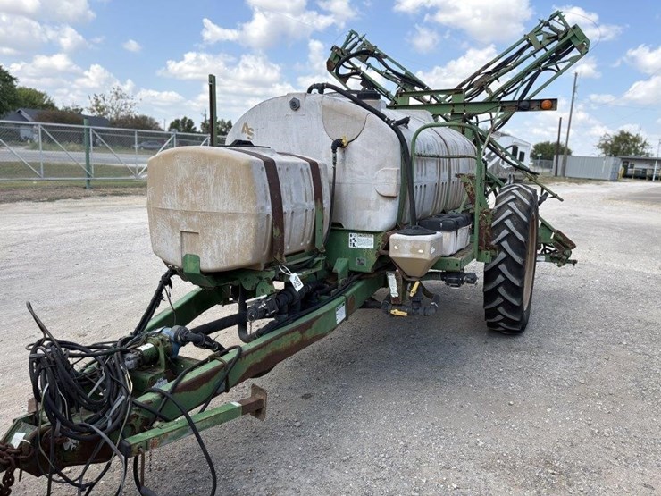 l2---great-plains-sprayer-1000-gallons-image-3