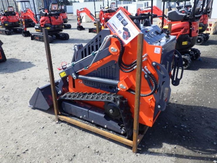 2026-tpm-t460-skid-steer-tracked-loader-image-2