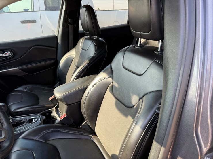 2019-jeep-cherokee-image-36