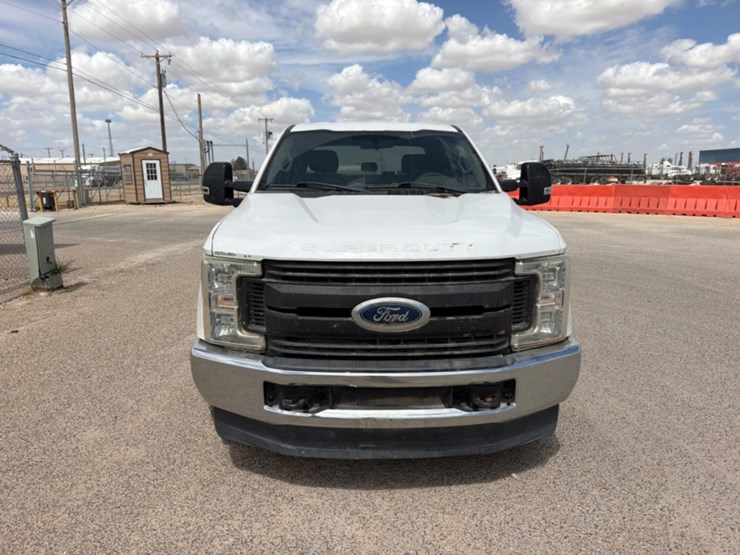 2019-ford-f350-image-2