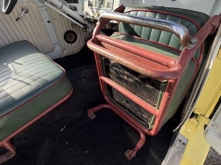 offsite--1949-willy's-jeepster-image-16