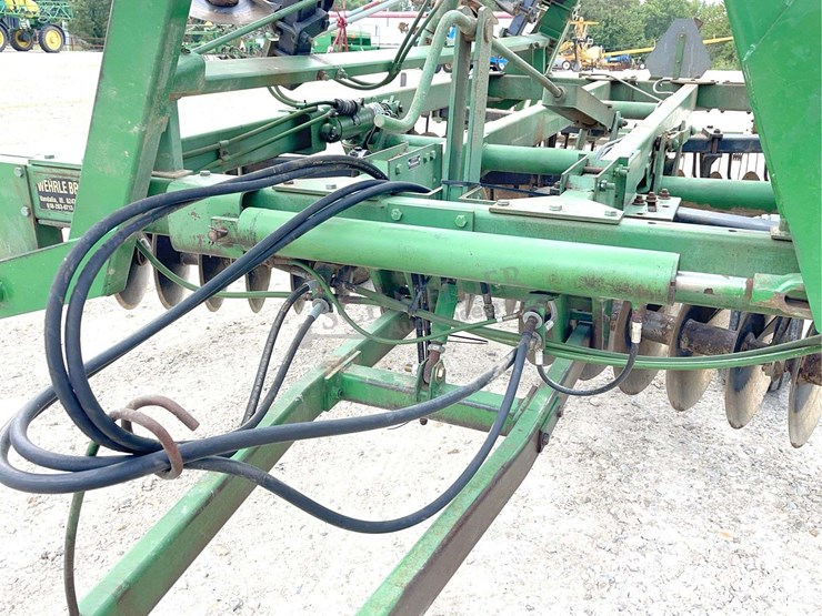 john-deere-235-image-11