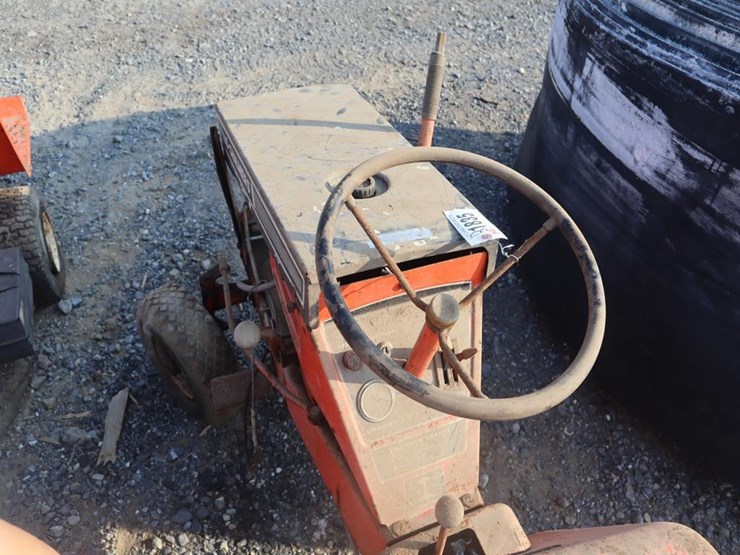 allis-chalmers-b207e-lawn-&-garden-tractor-image-15