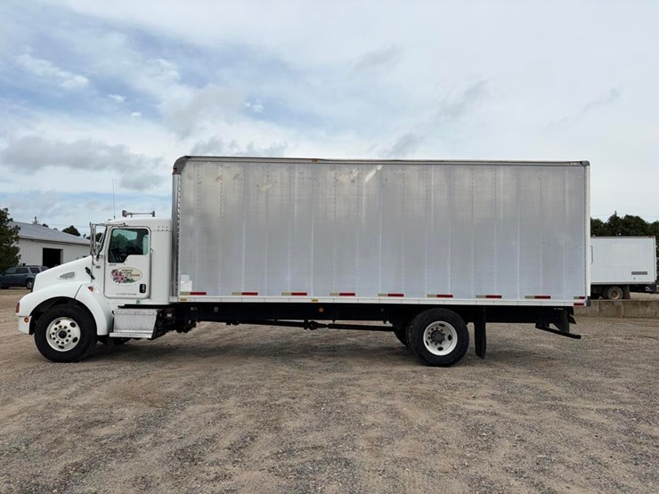 2003-kenworth-t300-image-7