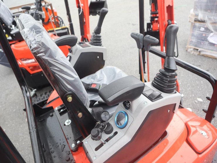tpm-20kh-mini-excavator-image-10