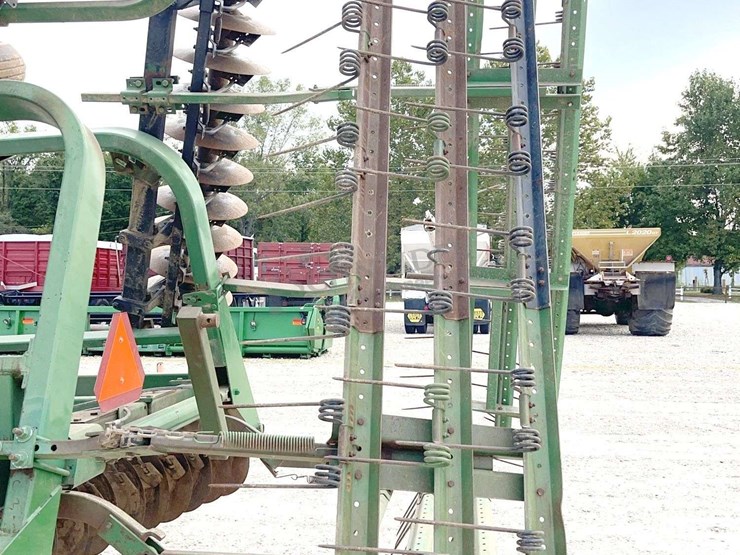 john-deere-235-image-22