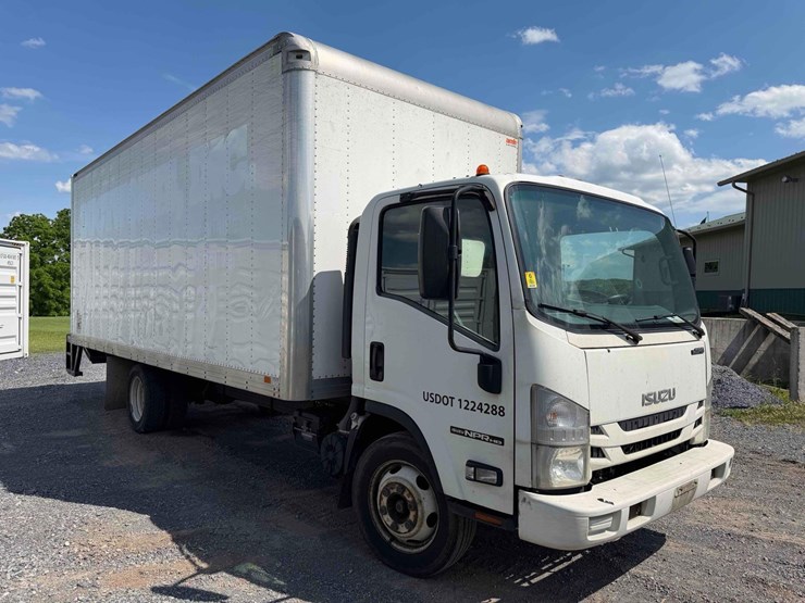 2018-isuzu-npr-hd-image-7